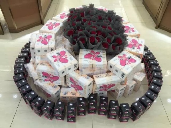 Surprise~ 來自港福珠寶的節日驚喜！