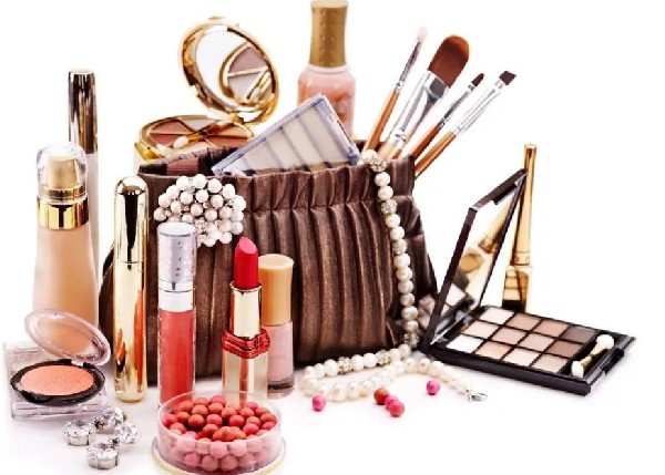 18k金戴一個月就黑了一般是什么原因導致?