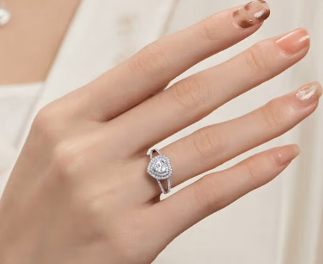 莫桑石925戒指多少錢？莫桑石戒指價格攻略