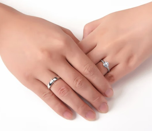 鉆戒定制好還是專柜好？哪個是更好的選擇?