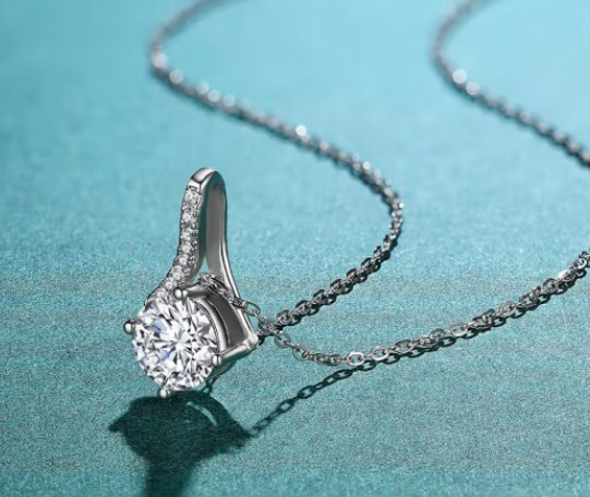 1克拉莫桑鉆戒多少錢一枚？莫桑鉆價格的介紹