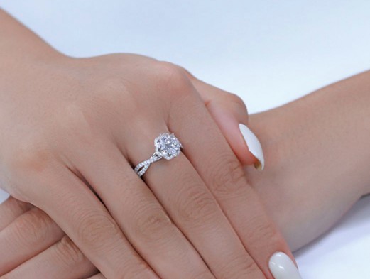 18k鉆戒多少錢？如何選擇最適合您的閃耀鉆戒