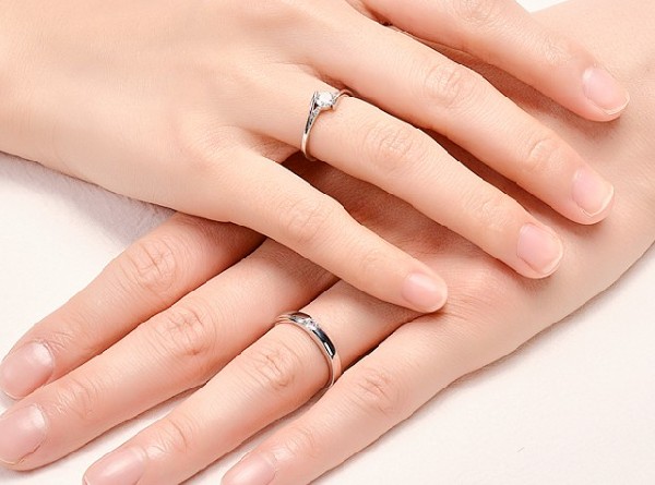 戴戒指有什么講究？不同的戴法透露你的感情狀態