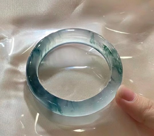 真正的翡翠吊墜多少錢?不同品質翡翠吊墜價格大揭秘